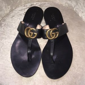 GUCCI LEATHER THONG SANDAL WITH DOUBLE G